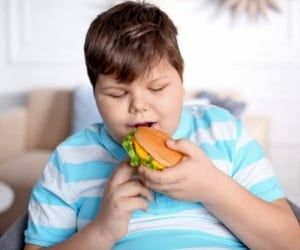عوارض خطرناک چاقی در کودکان